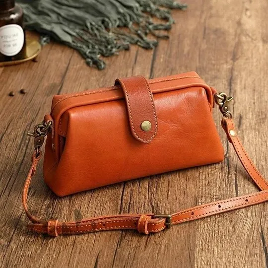 Premium Leather Retro Handmade Bag - Classic artisan accessory