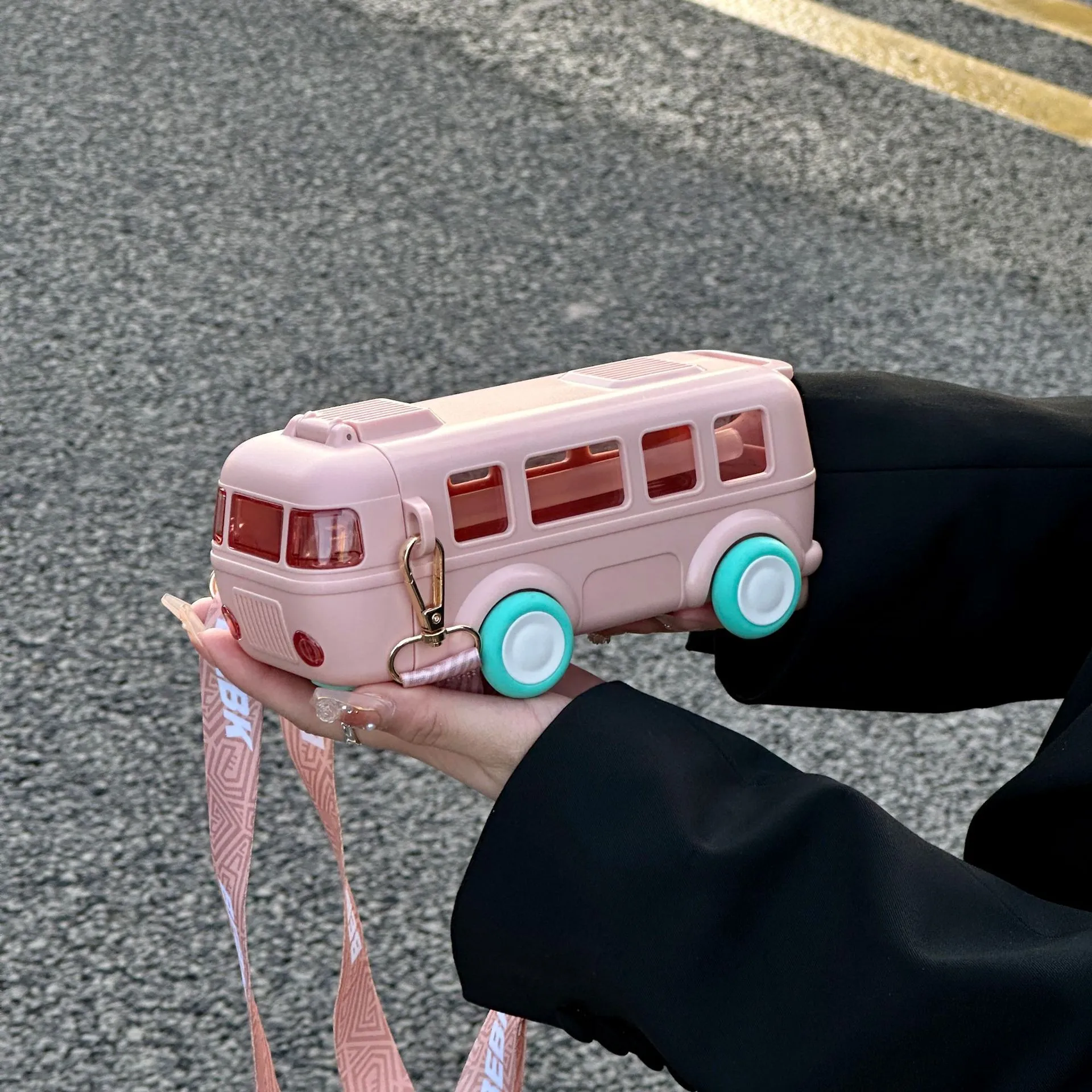 🔥Hot Sale🔥 Portable water cup in bus shape – lifestyle gadget